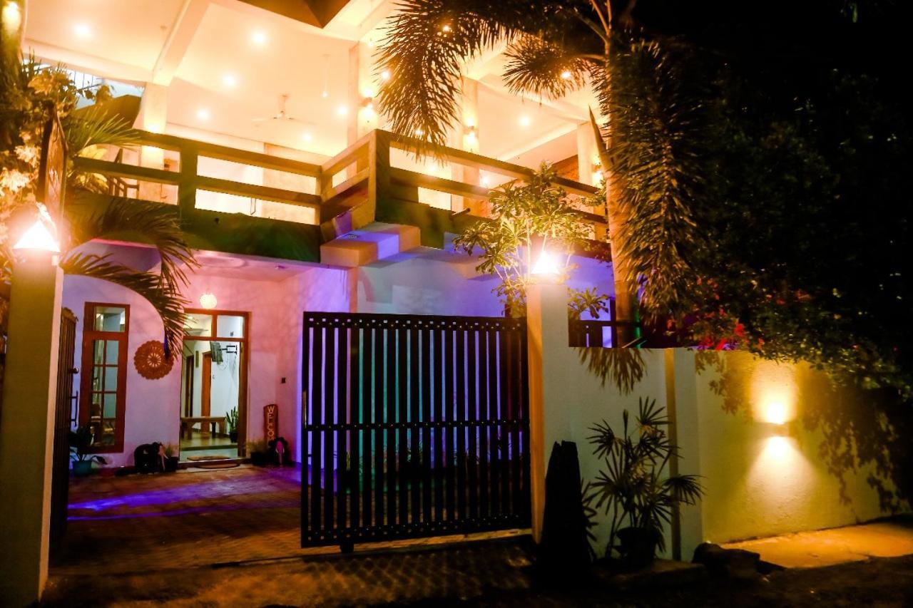 Costels Mirissa Hostel Exterior photo